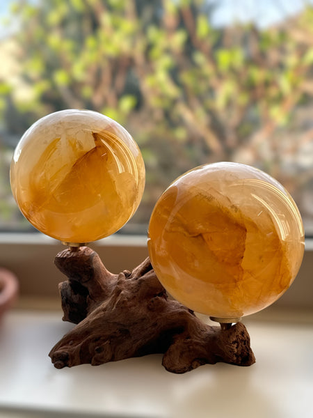 Kelowna Crystal Cave - 2 Golden Healer Spheres