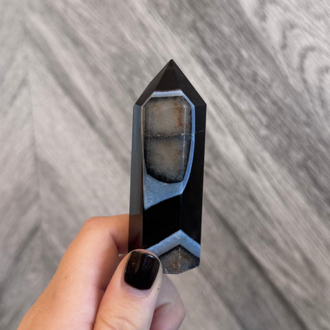 Kelowna Crystal Cave - Black Banded Agate 100g