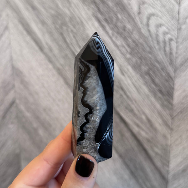 Kelowna Crystal Cave - Black Banded Agate 101g