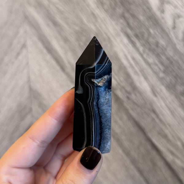 Kelowna Crystal Cave - Black Banded Agate 87g