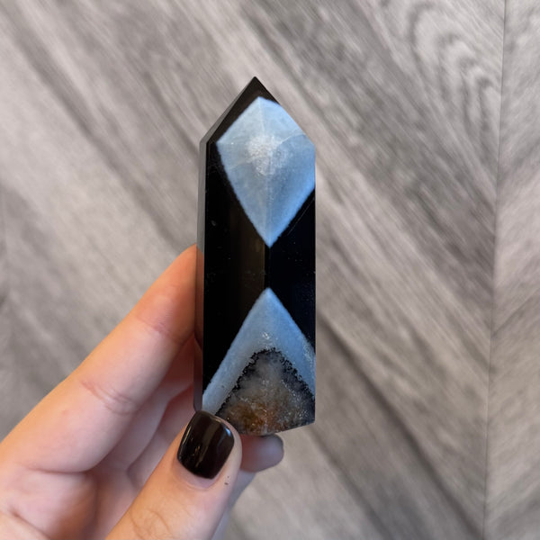 Kelowna Crystal Cave - Black Banded Agate 99g