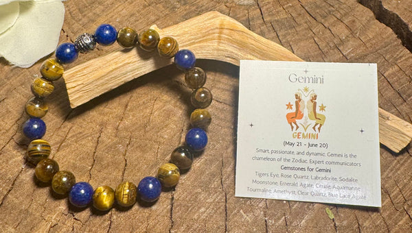 My Two Daughters Jewelry - Bracelet with gemstones on a wooden surface next to a card about Gemini zodiac sign