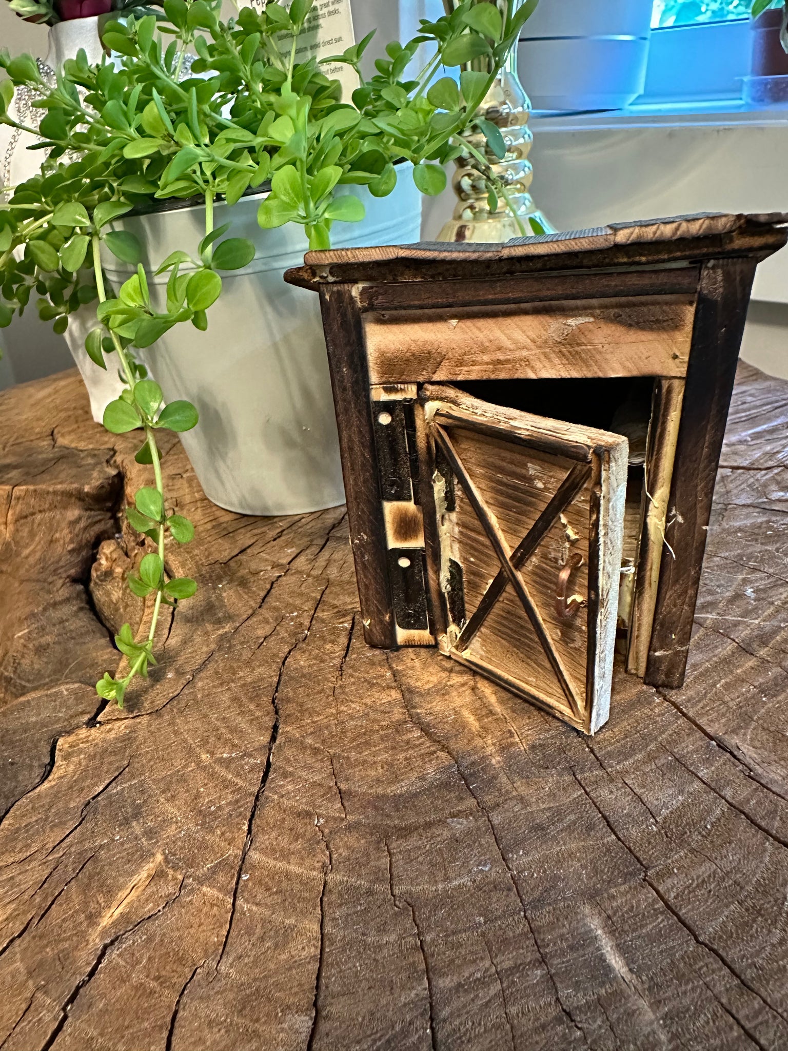 LB - Mini Rustic Outhouse
