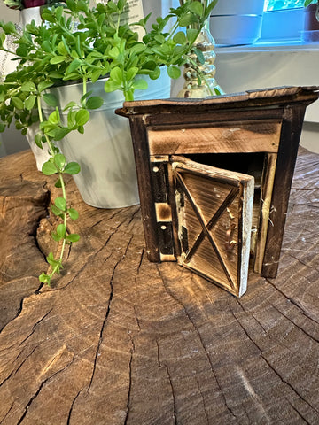 LB - Mini Rustic Outhouse