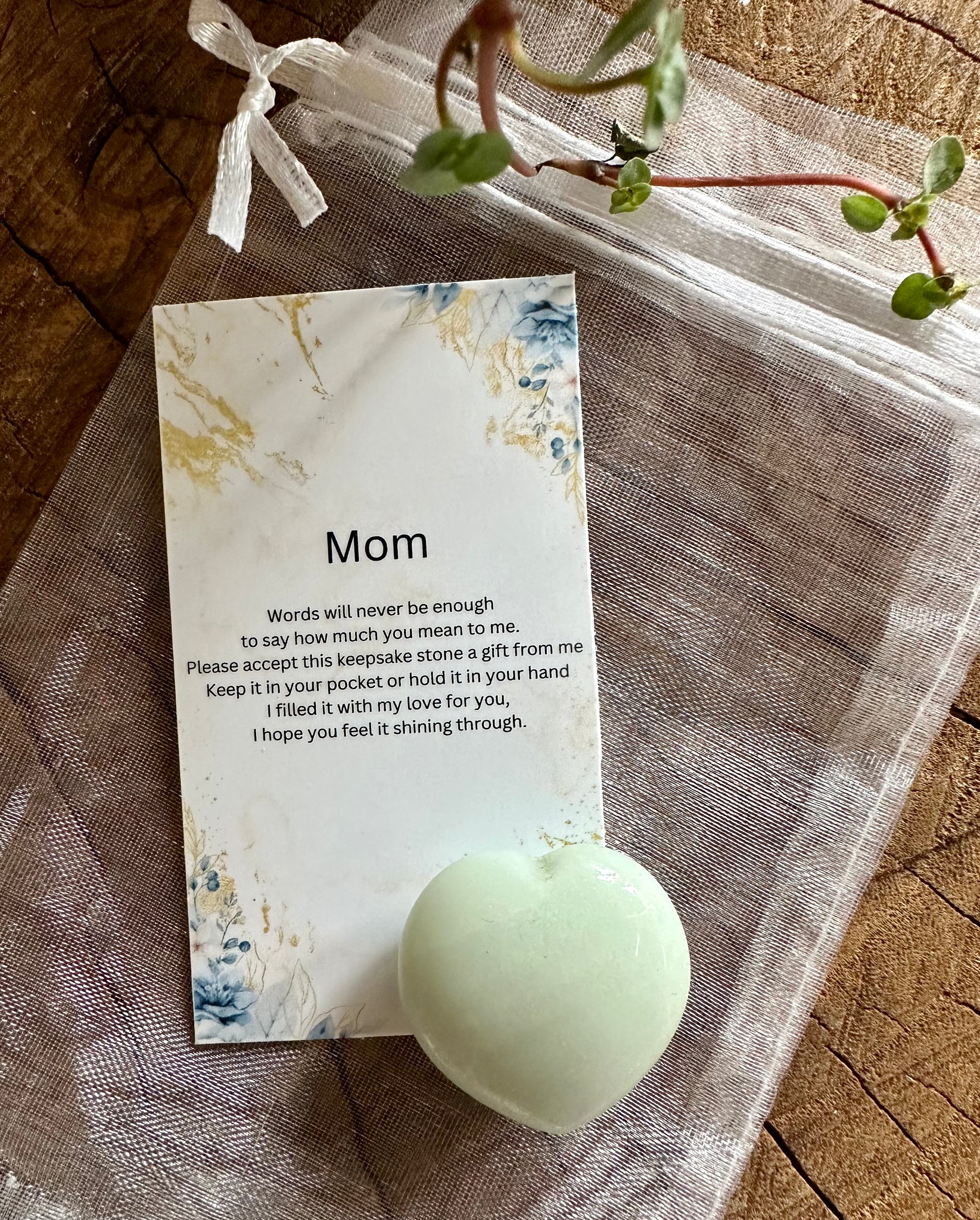 Kelowna Crystal Cave - A note with the word 'Mom' on it, inside an organza bag, accompanied by a 30mm heart-shaped crystal.