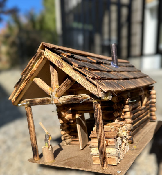 LB - Small rustic handmade log cabin