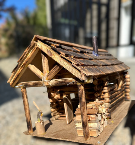 LB - Small rustic handmade log cabin