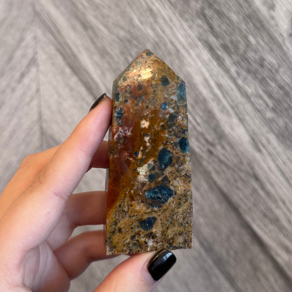 Kelowna Crystal Cave - Sunstone_and_Apatite_Obelisk 107g