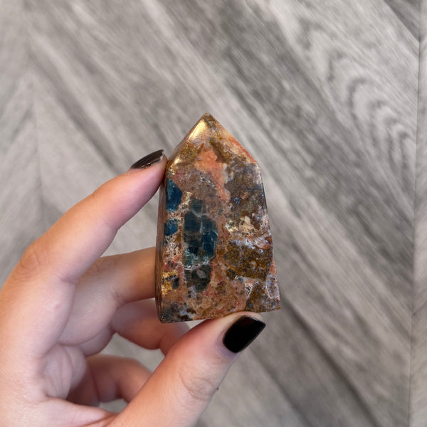 Kelowna Crystal Cave - Sunstone_and_Apatite_Obelisk 68g