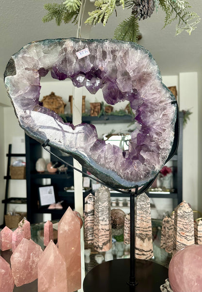 Kelowna Crystal Cave - XL Amethyst Portal